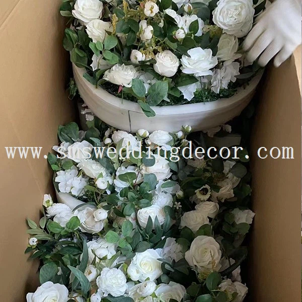 table runner with flower
