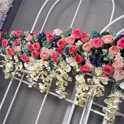 Hængende blomster bryllup bue