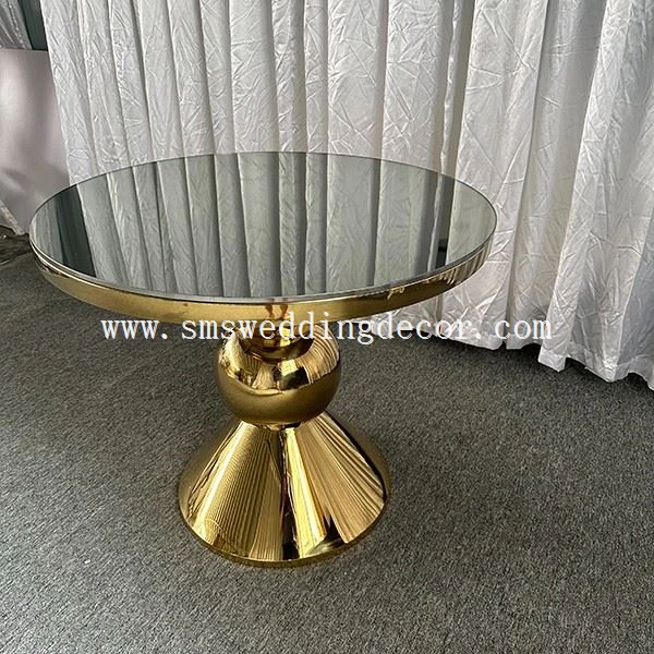 wedding cake table